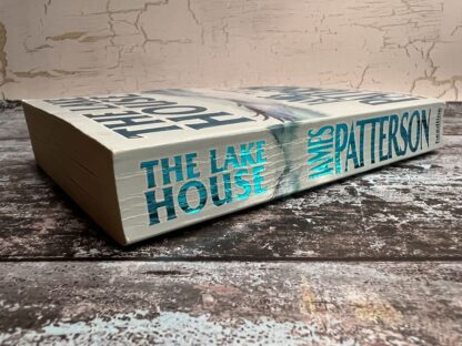 An image of a book by James Patterson - The Lake House