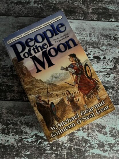 An image of a book by W Michael Gear and Kathleen O'Neal Gear - People of the Moon