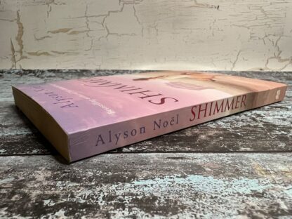 An image of a book by Alyson Noël - Shimmer