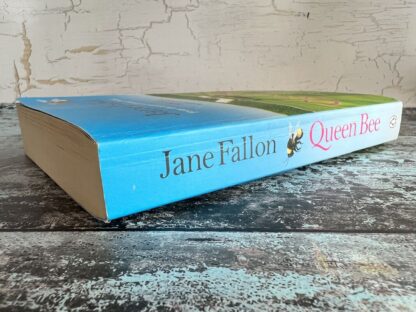 An image of a book by Jane Fallon - Queen Bee
