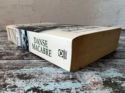 An image of a book by Stephen King - Danse Macabre