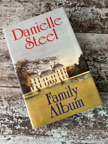An image of a book by Danielle Steel - Family Album