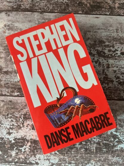 An image of a book by Stephen King - Danse Macabre