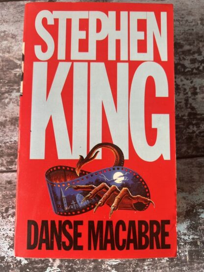 An image of a book by Stephen King - Danse Macabre