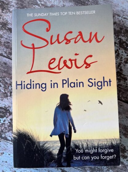 An image of a book by Susan Lewis - Hiding in Plain Sight