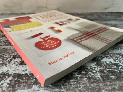 An image of the book How to Choose Fabrics by Sophie Hélène