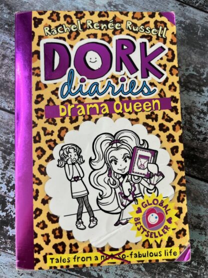 An image of the book Dork Diaries Drama Queen by Rachel Renée Russell