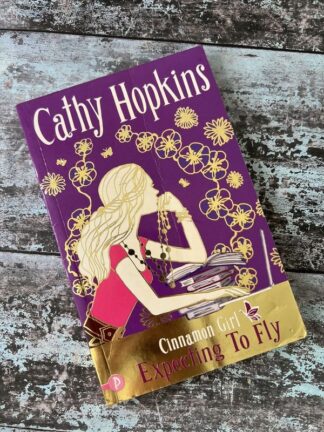 An image of the book Cinnamon Girl Expecting to Fly by Cathy Hopkins